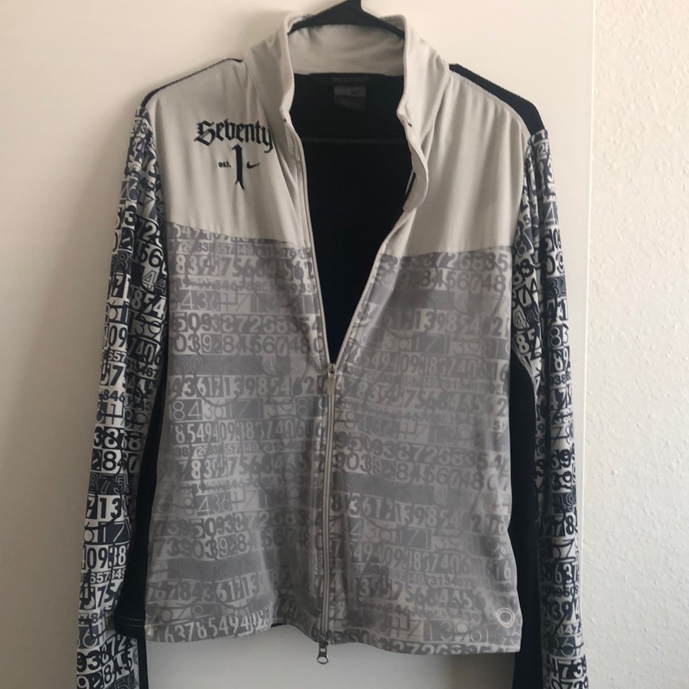 Women’s Nike zip up sz Large